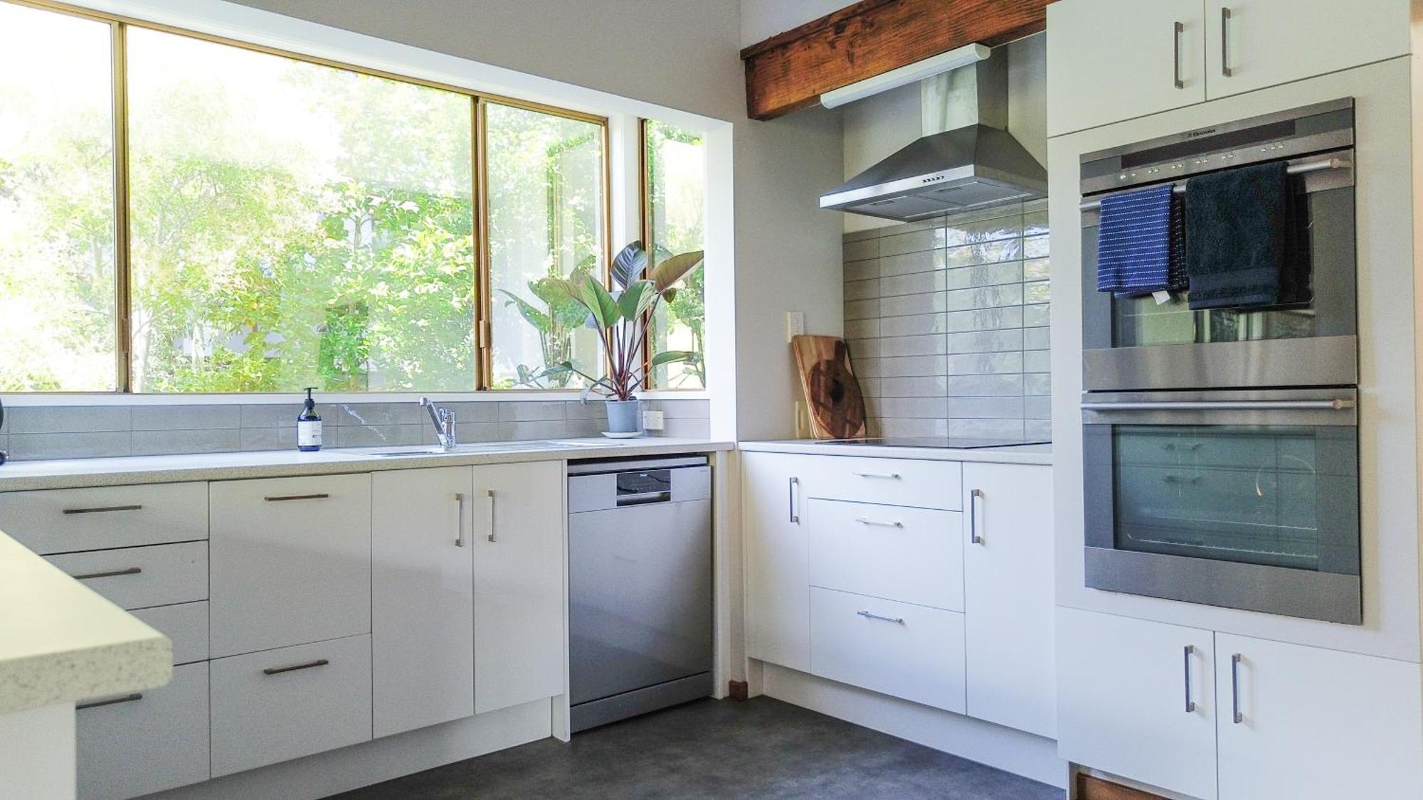 Large, Comfy, Stylish Apartment Havelock North Bagian luar foto