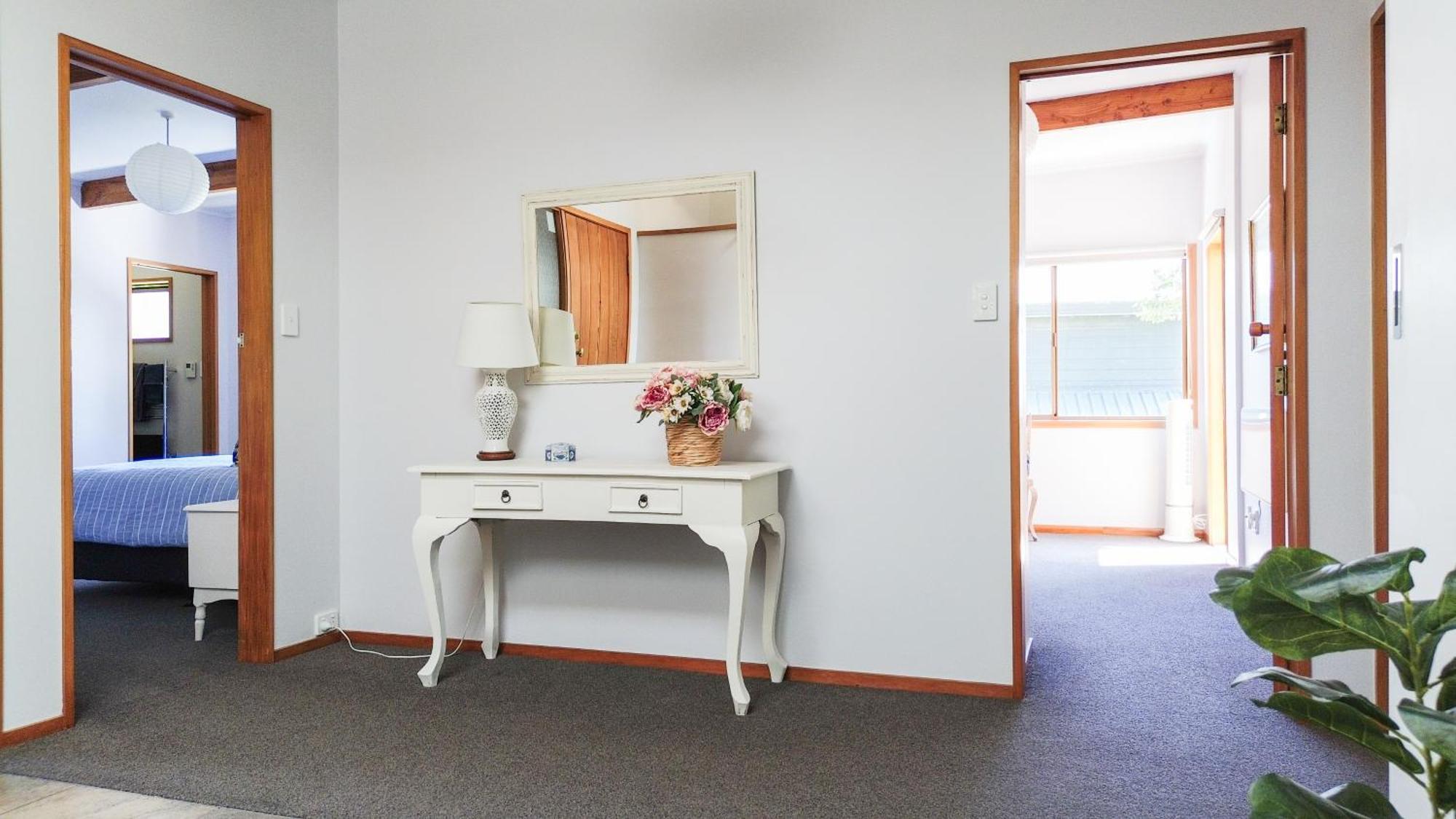 Large, Comfy, Stylish Apartment Havelock North Bagian luar foto