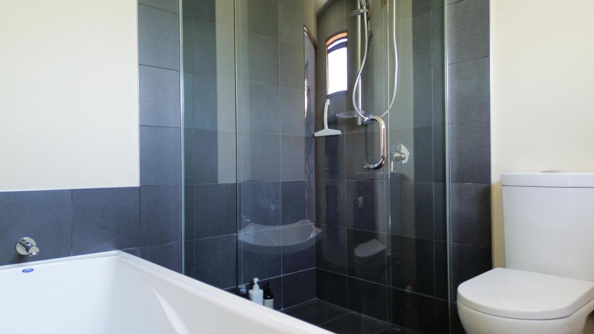 Large, Comfy, Stylish Apartment Havelock North Bagian luar foto